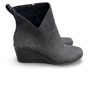 Toms Sutton Wedge Ankle Boot Black Leather Booties Pull On Women’s Size 8.5